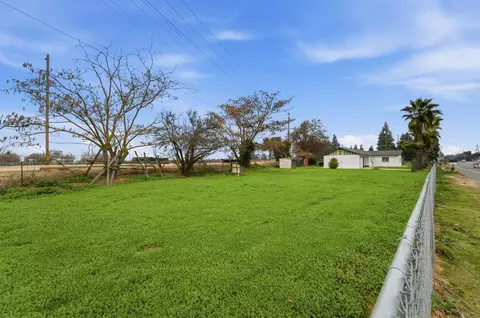 Exterior - 4529 E Briggsmore Ave, Modesto, CA 95355 photo 4 of 17