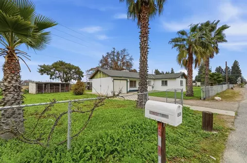 Exterior - 4529 E Briggsmore Ave, Modesto, CA 95355 photo 3 of 17