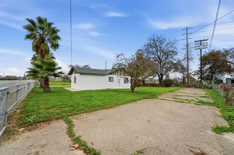 Exterior - 4529 E Briggsmore Ave, Modesto, CA 95355 photo 5 of 17