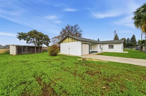 Exterior - 4529 E Briggsmore Ave, Modesto, CA 95355 photo 15 of 17