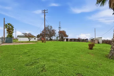 Exterior - 4529 E Briggsmore Ave, Modesto, CA 95355 photo 8 of 17
