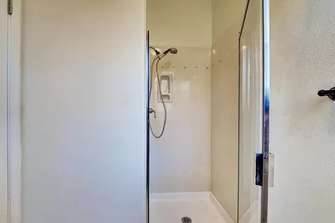 Bath - 30253 Oakbrook Rd, Hayward, CA 94544 photo 2 of 8