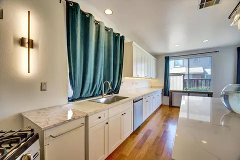 Kitchen - 30253 Oakbrook Rd, Hayward, CA 94544 photo 4 of 4
