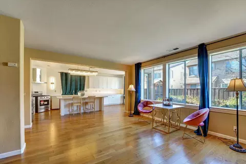 Living - 30253 Oakbrook Rd, Hayward, CA 94544 photo 3 of 5