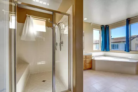 Bath - 30253 Oakbrook Rd, Hayward, CA 94544 photo 5 of 8