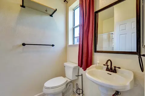 Bath - 30253 Oakbrook Rd, Hayward, CA 94544 photo 1 of 8