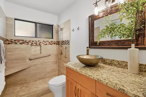 Bath - 2526 Overhill Ln, Davis, CA 95616 photo 1 of 3