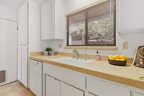 Kitchen - 2526 Overhill Ln, Davis, CA 95616 photo 5 of 6