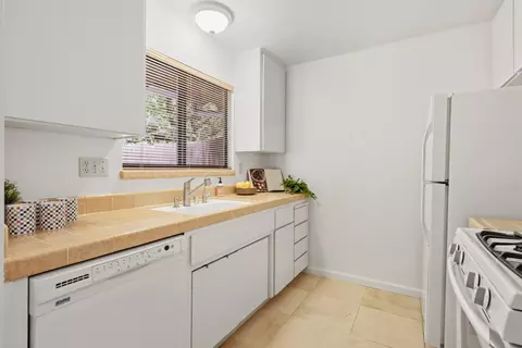 Kitchen - 2526 Overhill Ln, Davis, CA 95616 photo 2 of 6