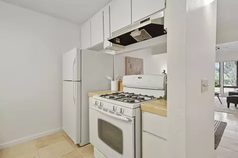 Kitchen - 2526 Overhill Ln, Davis, CA 95616 photo 4 of 6