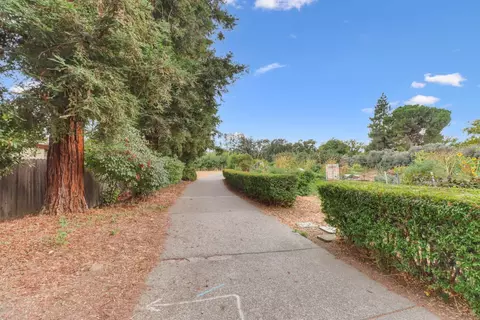 Entry Way - 2526 Overhill Ln, Davis, CA 95616 photo 3 of 3