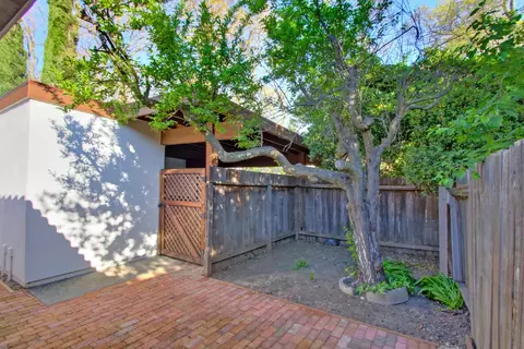 Exterior - 2526 Overhill Ln, Davis, CA 95616 photo 4 of 22