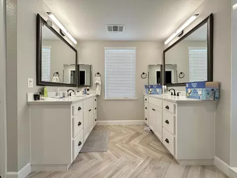 Bath - 1952 Cannery Loop, Davis, CA 95616 photo 4 of 5