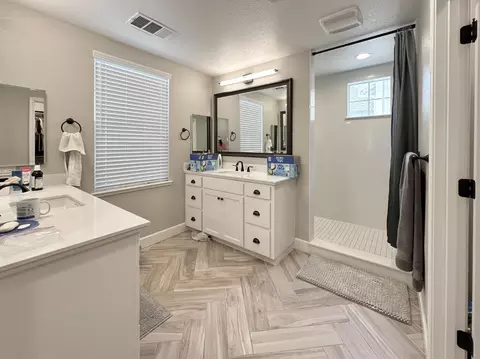 Bath - 1952 Cannery Loop, Davis, CA 95616 photo 2 of 5