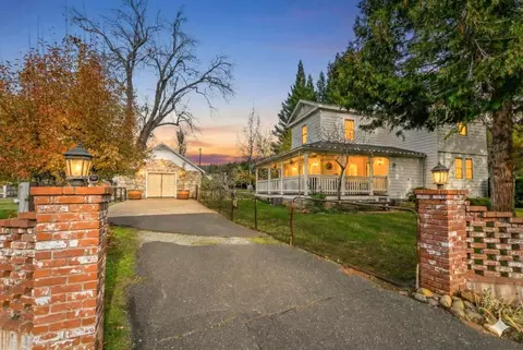 Exterior - 433 E Highway 4, Murphys, CA 95247 photo 3 of 15