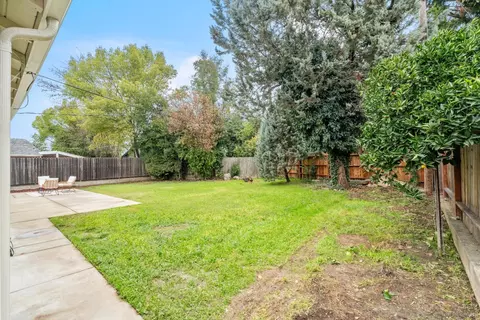Exterior - 5610 Millburn St, Carmichael, CA 95608 photo 5 of 7