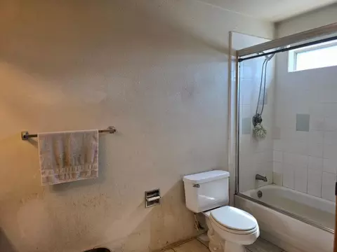 Bath - 401 Montrose Ct, Modesto, CA 95355 photo 4 of 5