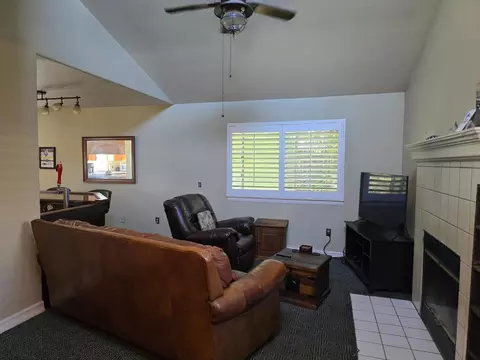 Living - 401 Montrose Ct, Modesto, CA 95355 photo 1 of 2
