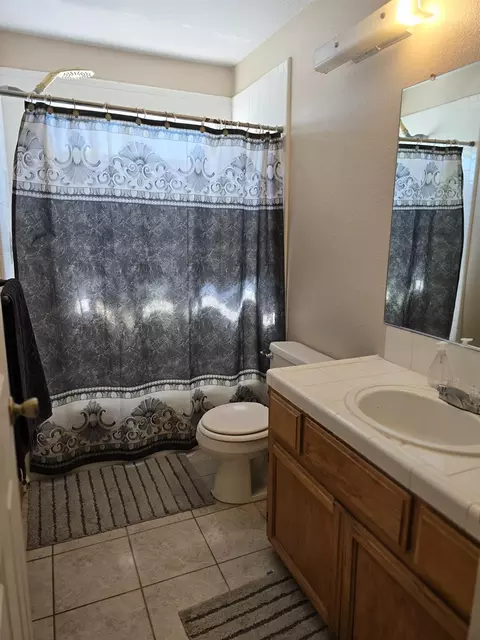 Bath - 401 Montrose Ct, Modesto, CA 95355 photo 5 of 5