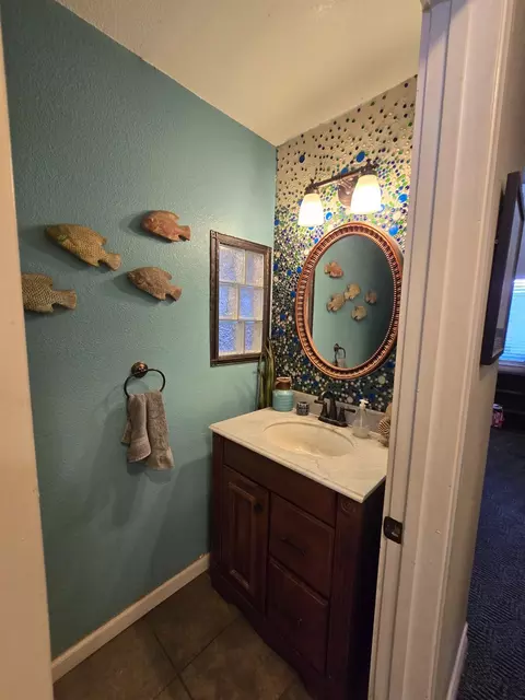 Bath - 401 Montrose Ct, Modesto, CA 95355 photo 1 of 5