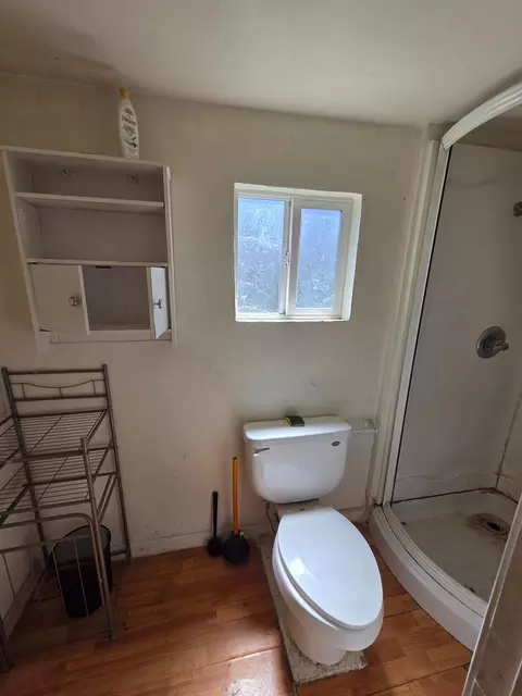 Bath - 133 5th St, Galt, CA 95632 photo 3 of 3