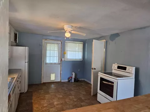 Kitchen - 133 5th St, Galt, CA 95632 photo 3 of 4