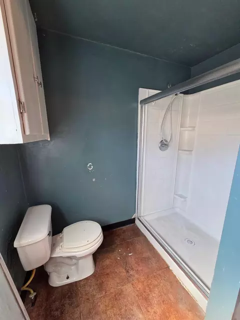 Bath - 133 5th St, Galt, CA 95632 photo 2 of 3