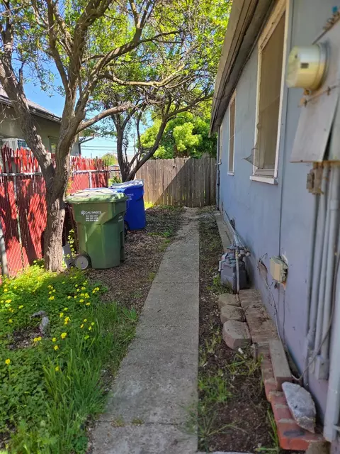 Exterior - 133 5th St, Galt, CA 95632 photo 2 of 11