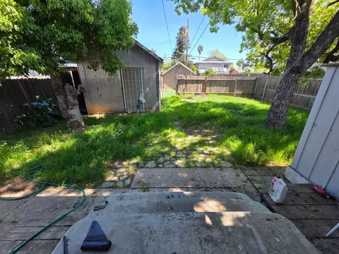 Exterior - 133 5th St, Galt, CA 95632 photo 4 of 11