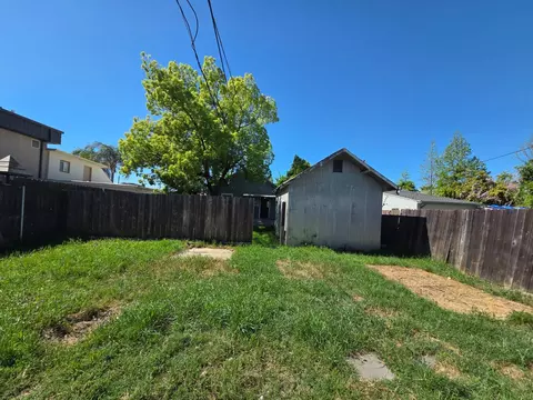 Exterior - 133 5th St, Galt, CA 95632 photo 9 of 11