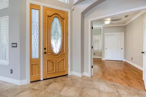 Entry Way - 3701 Amestoy Ct, Modesto, CA 95355 photo 2 of 7