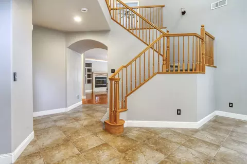 Entry Way - 3701 Amestoy Ct, Modesto, CA 95355 photo 3 of 7