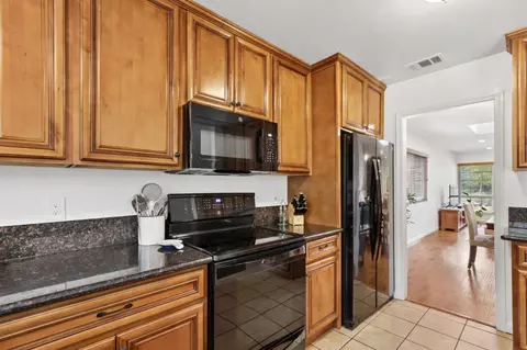 Kitchen - 3948 Cowell Blvd, Davis, CA 95618 photo 7 of 7