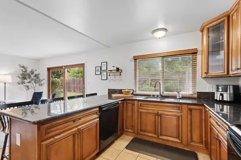 Kitchen - 3948 Cowell Blvd, Davis, CA 95618 photo 5 of 7