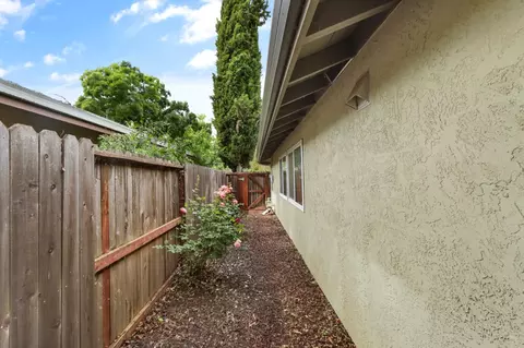 Exterior - 3948 Cowell Blvd, Davis, CA 95618 photo 10 of 10