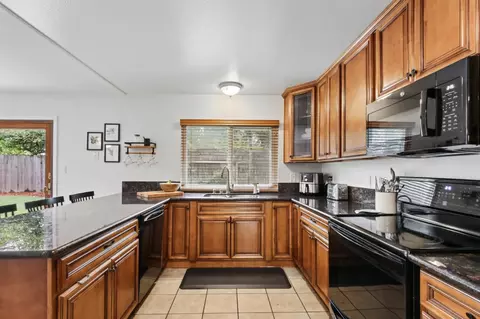 Kitchen - 3948 Cowell Blvd, Davis, CA 95618 photo 3 of 7