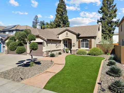 2121 Steinbeck Dr, Modesto, CA 95356 photo 2