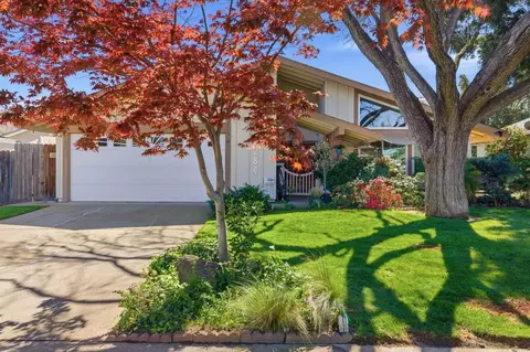 9284 Linda Rio Dr, Sacramento, CA 95826