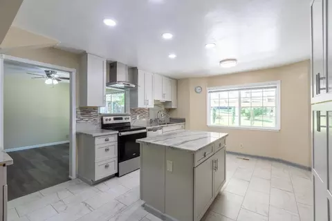 Kitchen - 9375 Cherry Ave, Orangevale, CA 95662 photo 5 of 5