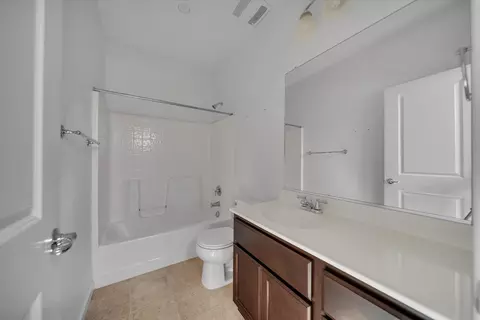 Bath - 4637 Zoe Ave, Keyes, CA 95328 photo 1 of 2