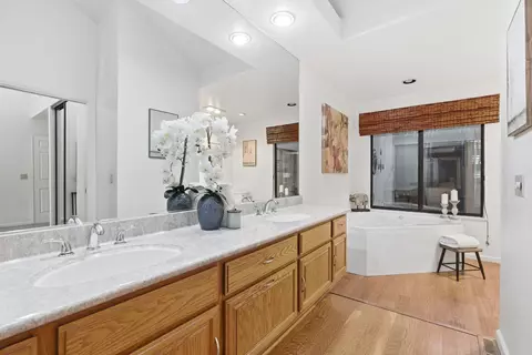 Bath - 1833 Edgebrook Dr #A, Modesto, CA 95354 photo 1 of 4