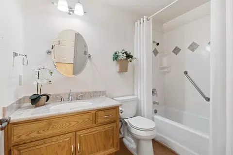 Bath - 1833 Edgebrook Dr #A, Modesto, CA 95354 photo 4 of 4