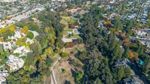 View/Area - 1833 Edgebrook Dr #A, Modesto, CA 95354 photo 3 of 4