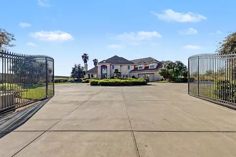 8499 Monte Cristo Ave, Livingston, CA 95334