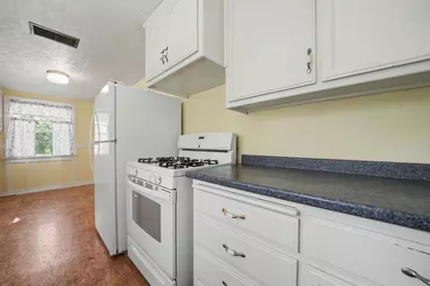 Kitchen - 594 High St, Sonora, CA 95370 photo 2 of 3