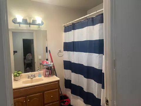 Bath - 1514 Eureka St, Modesto, CA 95358 photo 1 of 2