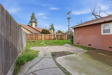 Exterior - 3432 Colonial Dr, Modesto, CA 95350 photo 3 of 6