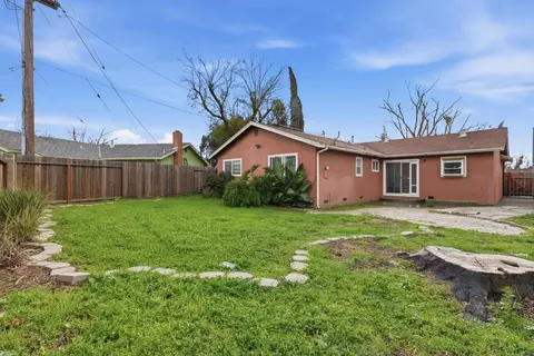 Exterior - 3432 Colonial Dr, Modesto, CA 95350 photo 4 of 6