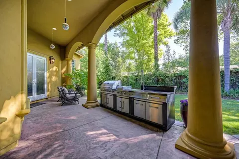 Exterior - 3430 Nadine St, Carmichael, CA 95608 photo 5 of 15