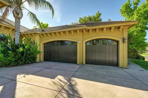 Exterior - 3430 Nadine St, Carmichael, CA 95608 photo 4 of 15